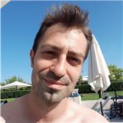 Insegnante di chitarra offre lezioni di strumento, teoria, armonia e solfeggio